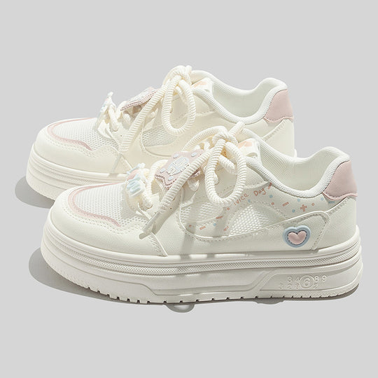 Damen Sneakers mit verspieltem Herzen-Motiv und atmungsaktiver Oberflächenstruktur R&B