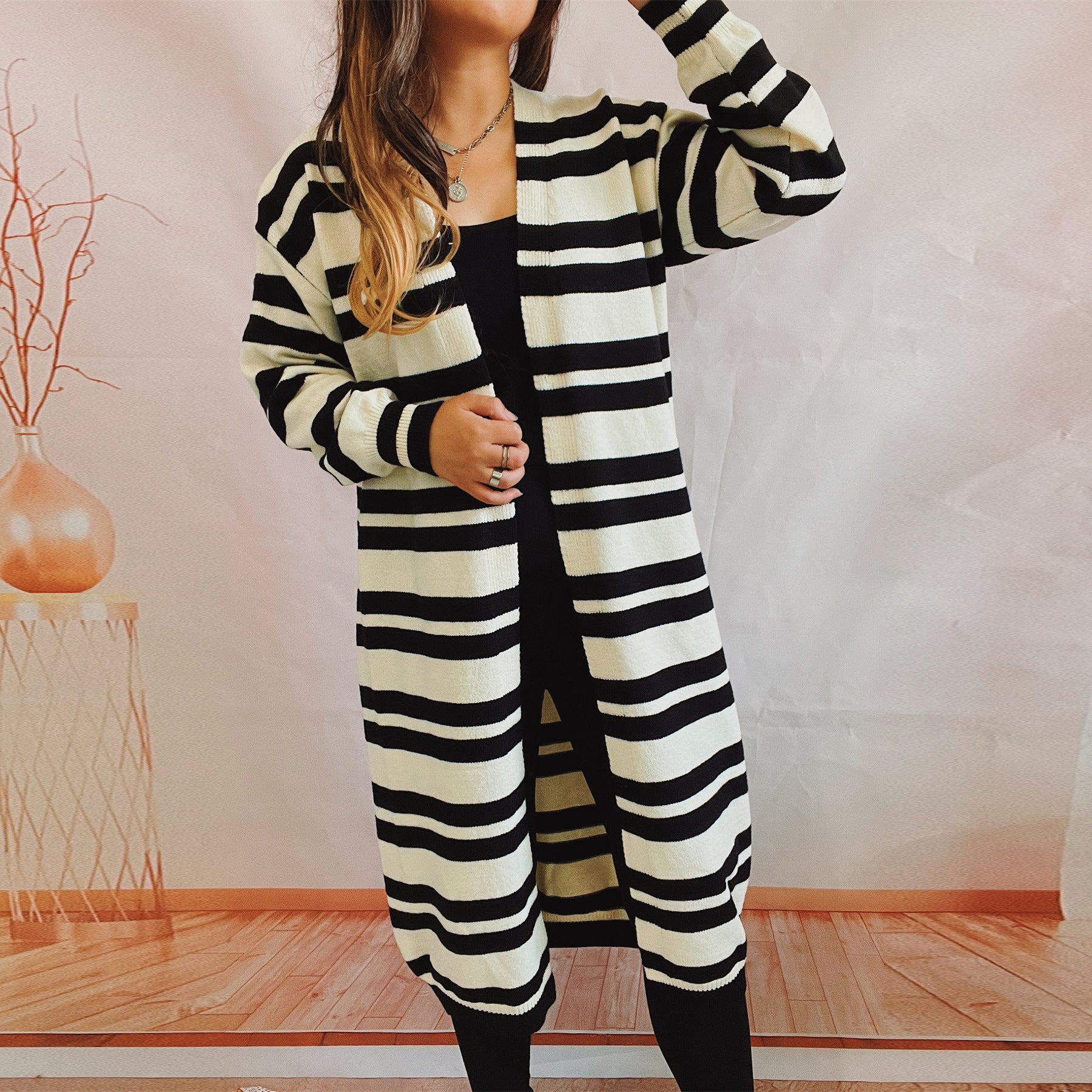 Damen lässige Longstrickjacke mit modischem Streifenlook und offenen Ärmeln R&B