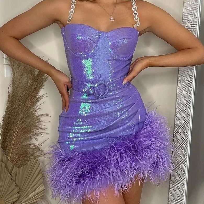 Damen Elegantes Partykleid mit schmückenden Federn und glänzendem Detail R&B