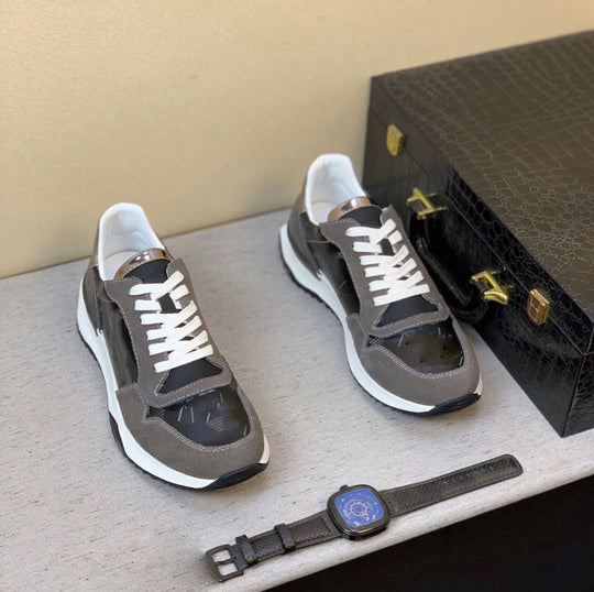 Damen Sportliche Sneakers mit robuster Wildleder-Oberfläche und modernen Designelementen R&B