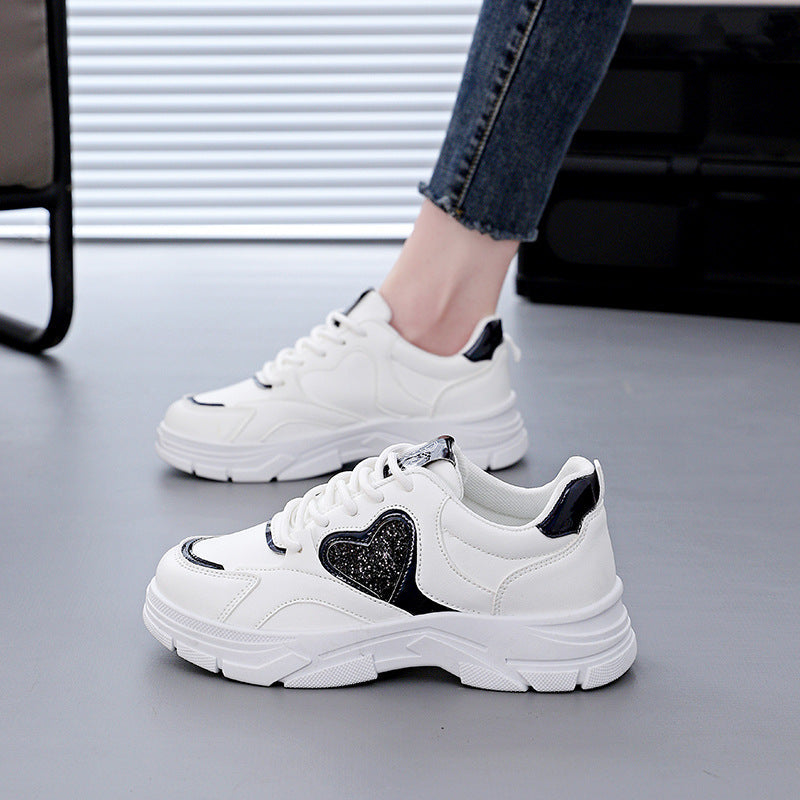 Damen Sportliche Sneakers mit glitzerndem Herz-Detail R&B
