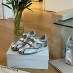Damen Sportliche Klettverschluss-Sneaker mit atmungsaktiver Netzstruktur und glänzender Oberfläche