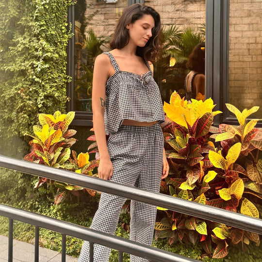 Damen Fließendes Sommer-Jumpsuit mit Karomuster und verstellbaren Trägern R&B