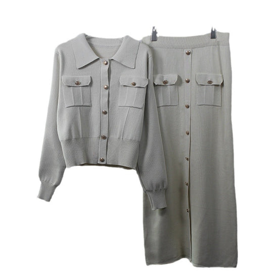 Damen strukturiertes Strickensemble mit dekorativen Taschen und Knopfleiste R&B