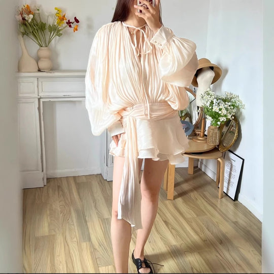 Damen Wickelkleid mit voluminösen Ärmeln und zartem Plisseemuster R&B
