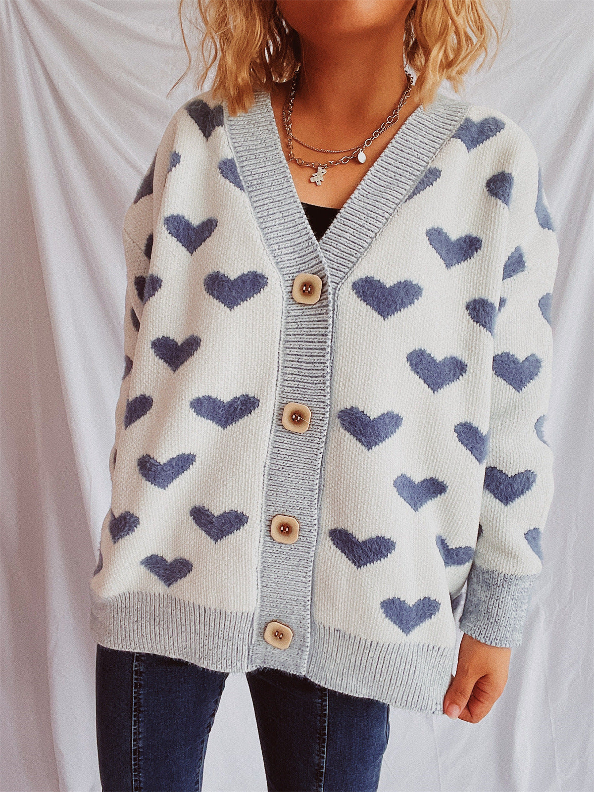 Damen Strickjacke mit herzförmigem Muster und knöpfbarem Design R&B