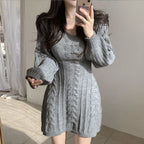 Damen Strickkleid mit weitem Schnitt und eleganten Zopfdetails R&B