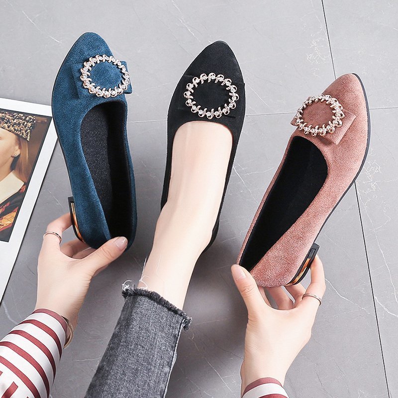 Damen nan elegante Veloursoptik-Ballerinas mit dekorativer Schmuckbrosche und kleinem Blockabsatz R&B