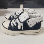 Damen Verspielte Sneakers mit abklappbarem Kragen und punktiertem Innenfutter