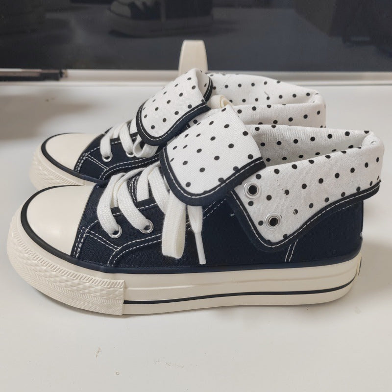 Damen Verspielte Sneakers mit abklappbarem Kragen und punktiertem Innenfutter