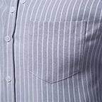 Herren gestreiftes Hemd im modischen Henley-Stil mit Brusttasche und rollbaren Ärmeln