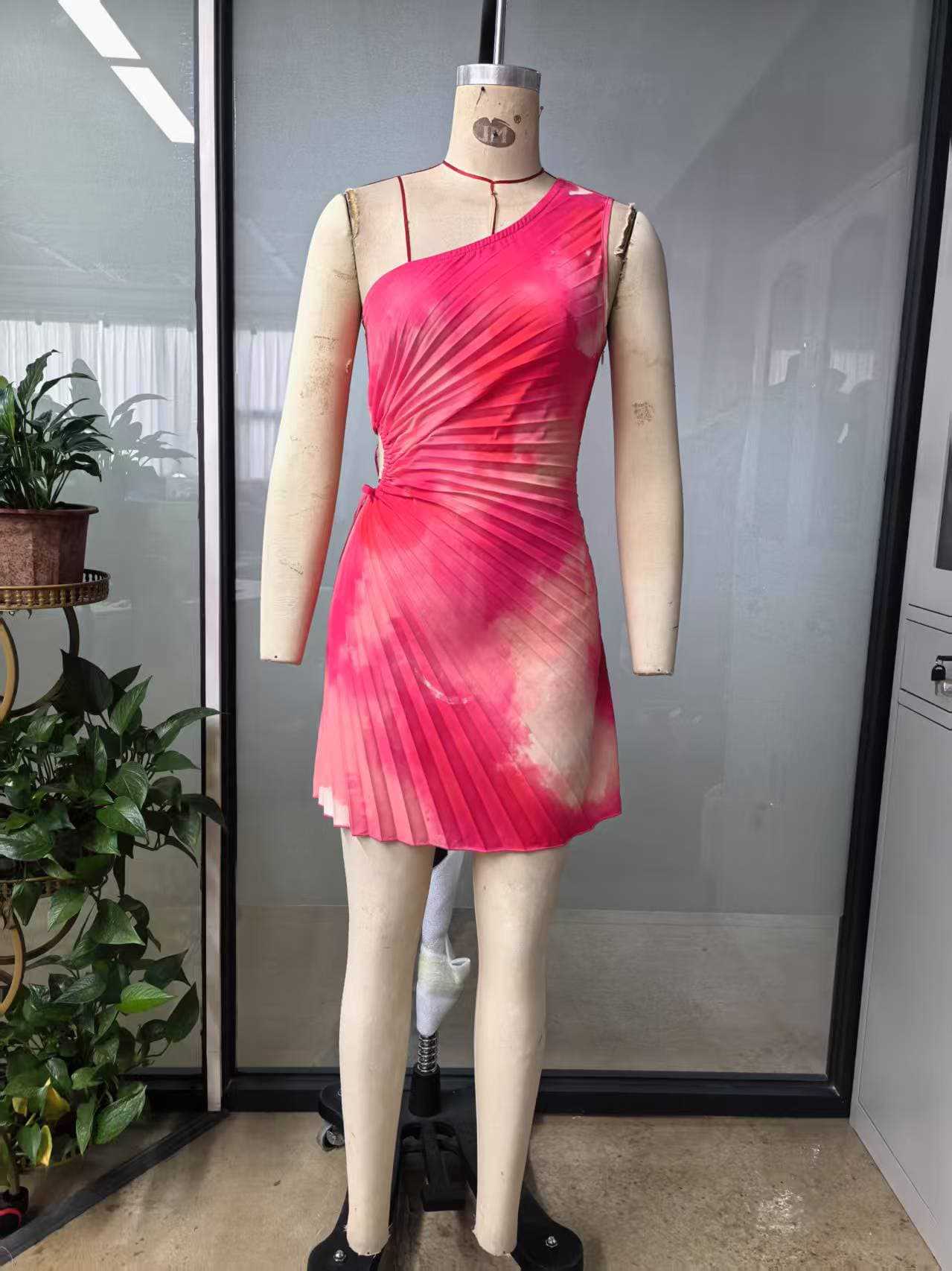 Damen Plissiertes Abendkleid mit asymmetrischem Ausschnitt
