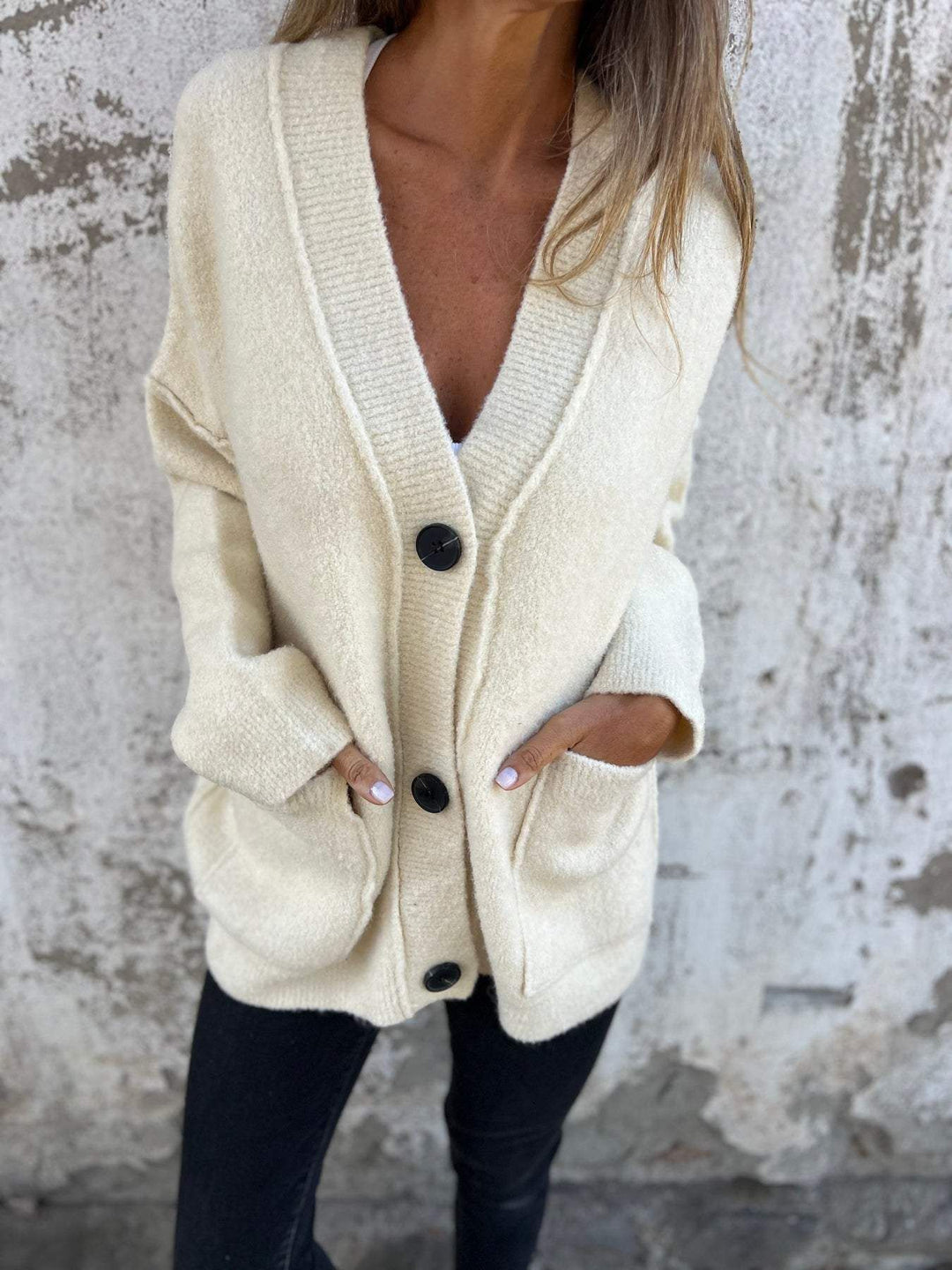 Damen kuschelige Strickjacke mit großen Taschen und Knopfdetails R&B