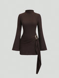 Damen nan figurbetontes Strick-Minikleid mit Stehkragen, Trompetenärmeln und seitlichem Drapé mit Zierring R&B