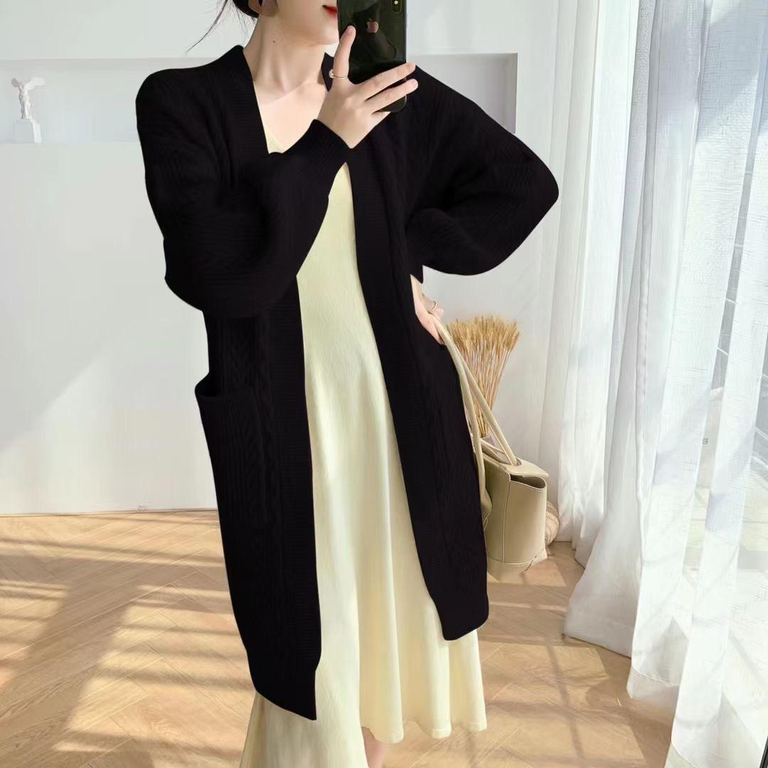 Damen Grobstrick Cardigan mit tiefen Taschen und elegantem Zopfdesign R&B