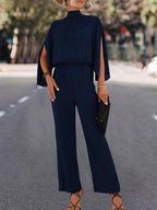 Damen Eleganter Jumpsuit mit fließendem Cape-Design und hochgeschlossenem Ausschnitt R&B