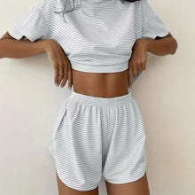 Damen lässiges Kurzarmset mit gestreiftem Design und seitlichen Schlitzen R&B