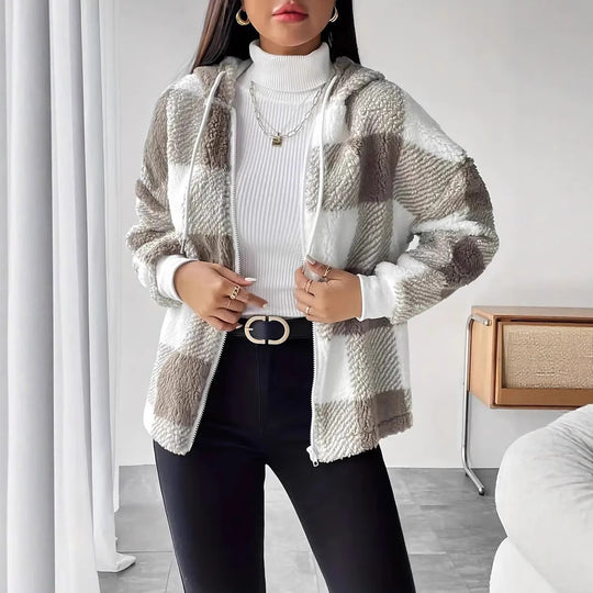 Damen Kuschelige Kapuzenjacke im Karodesign R&B