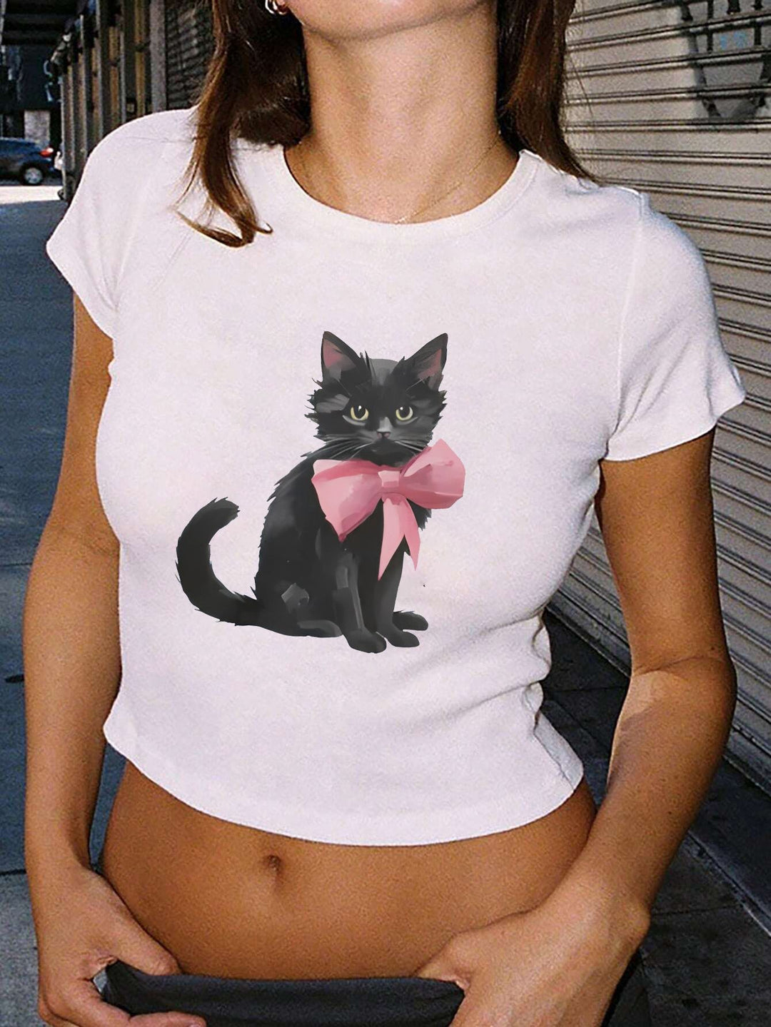 Damen Crop-T-Shirt mit auffälligem Grafiken-Design und frechem Statementdruck R&B