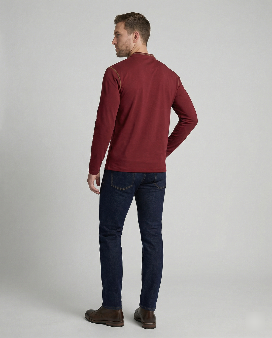 Herren Langarmshirt mit lässigem Stehkragen und kontrastierenden Akzenten R&B