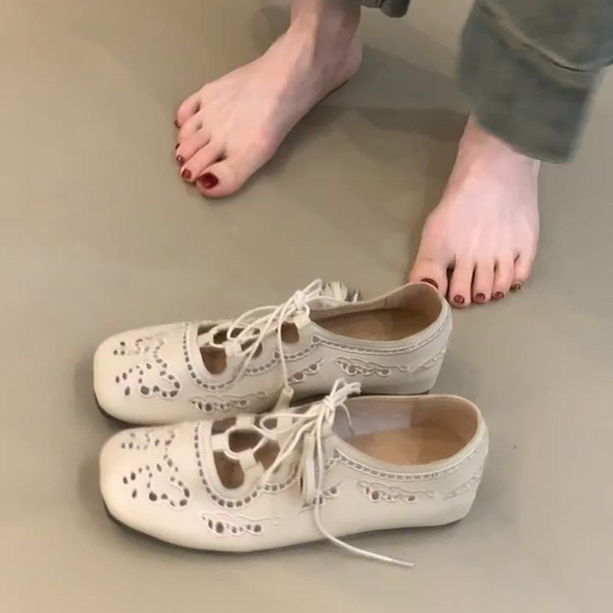 Damen Schnürschuhe mit filigranen Aussparungen R&B