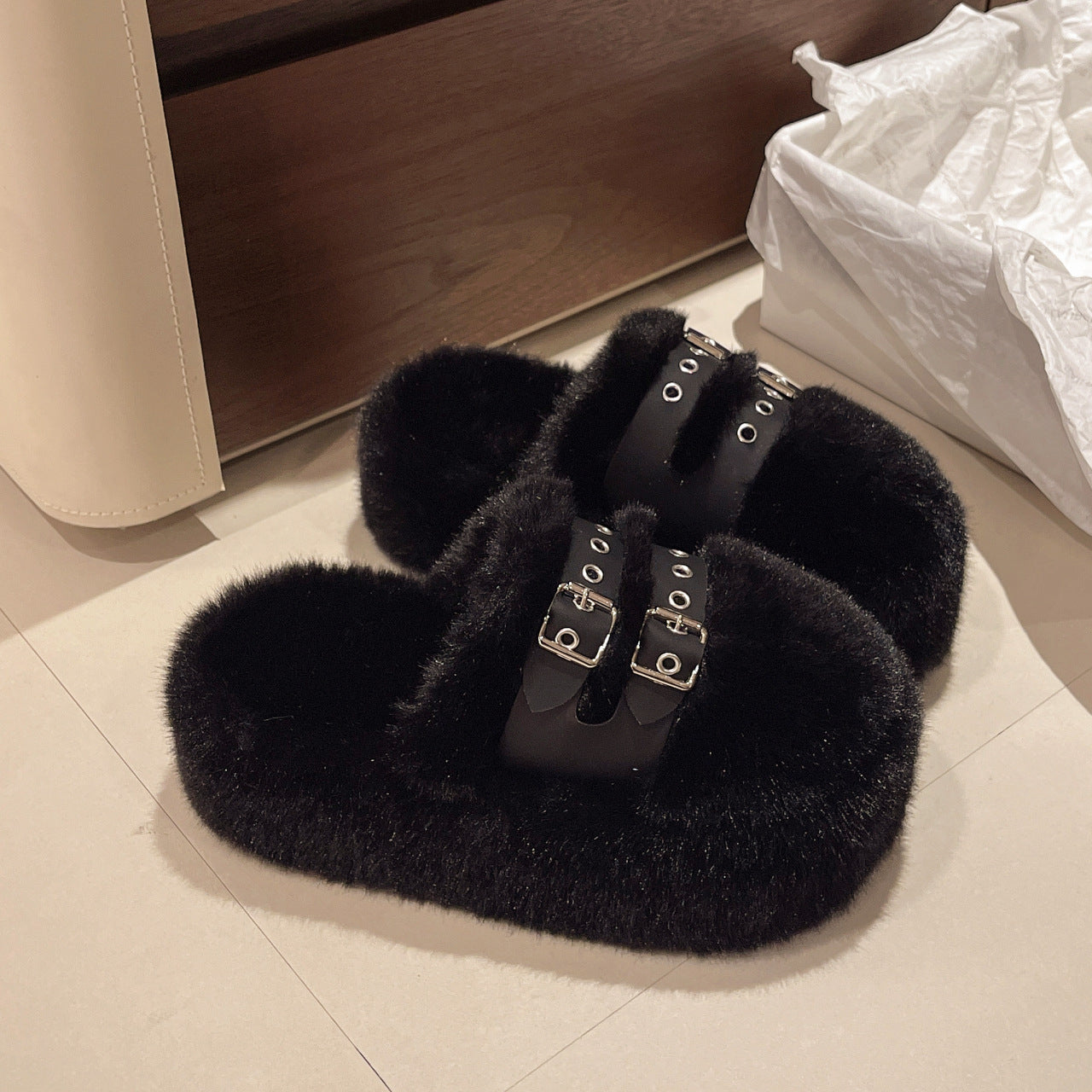 Damen Hausschuhe mit luxuriösem Flausche-Futter und modischem Riemenverschluss EB