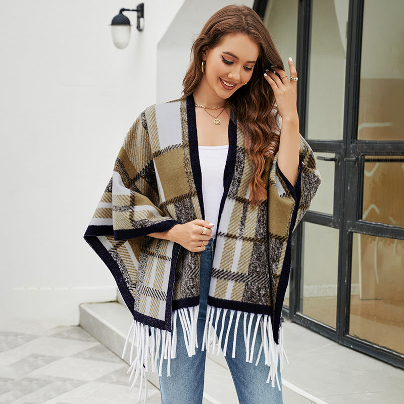Damen eleganter Poncho mit modernem Karomuster und Fransen R&B