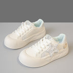 Damen Sneakers mit leichtem Profil und trendy Sternen-Details