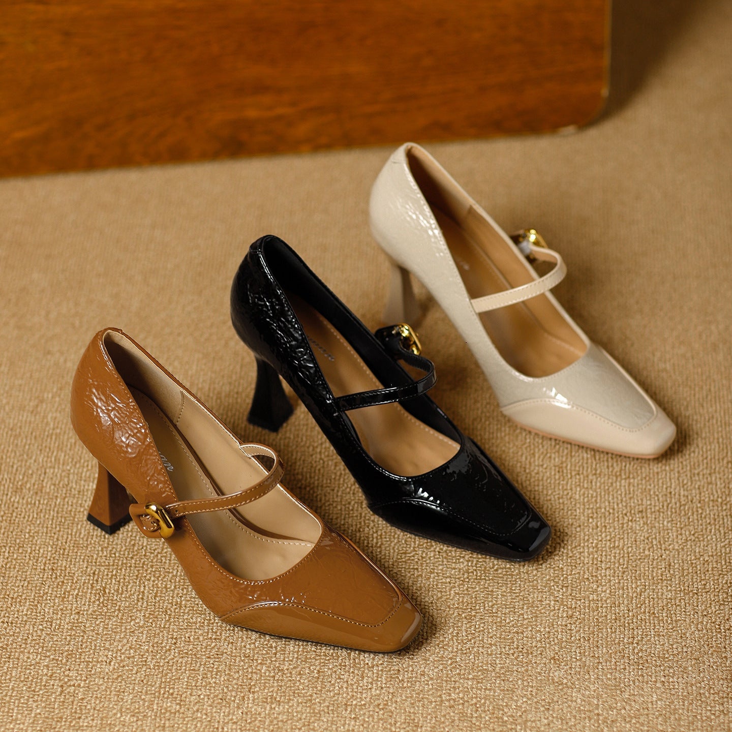 Damen elegante Mary Jane Pumps mit glänzendem Blockabsatz und modischem Riemendesign