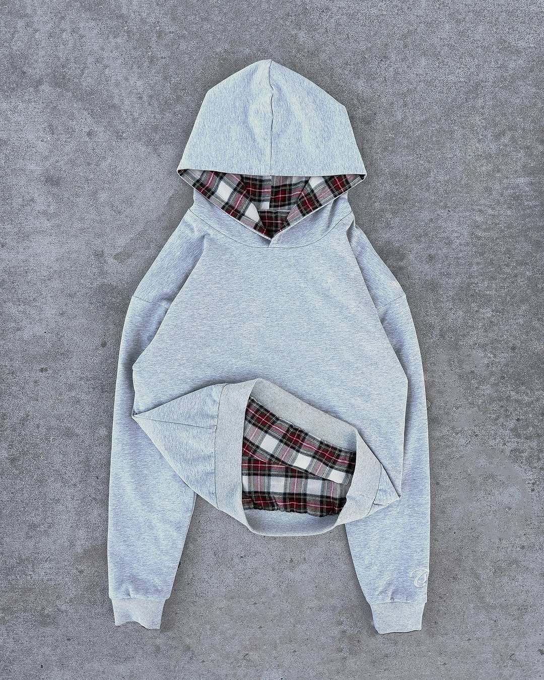 Damen nan kurz geschnittenes Kapuzensweatshirt mit kariertem Flanellfutter und Kängurutasche R&B