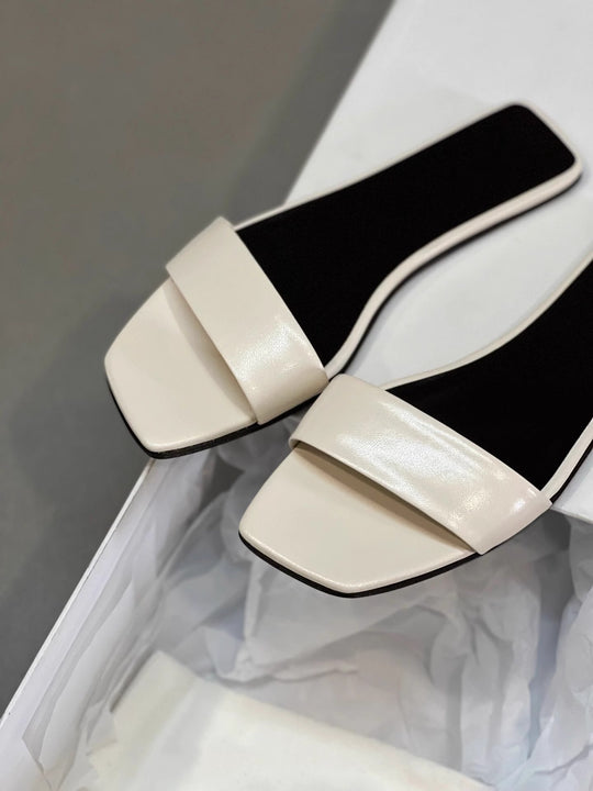 Damen Elegante und flache Sandalen mit breitem Riemendesign R&B
