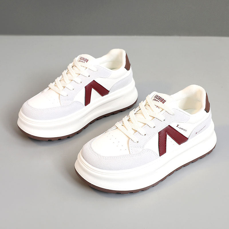 Damen sportive Sneaker mit dämpfendem Sohlenprofil und stylischem Dekorelement R&B