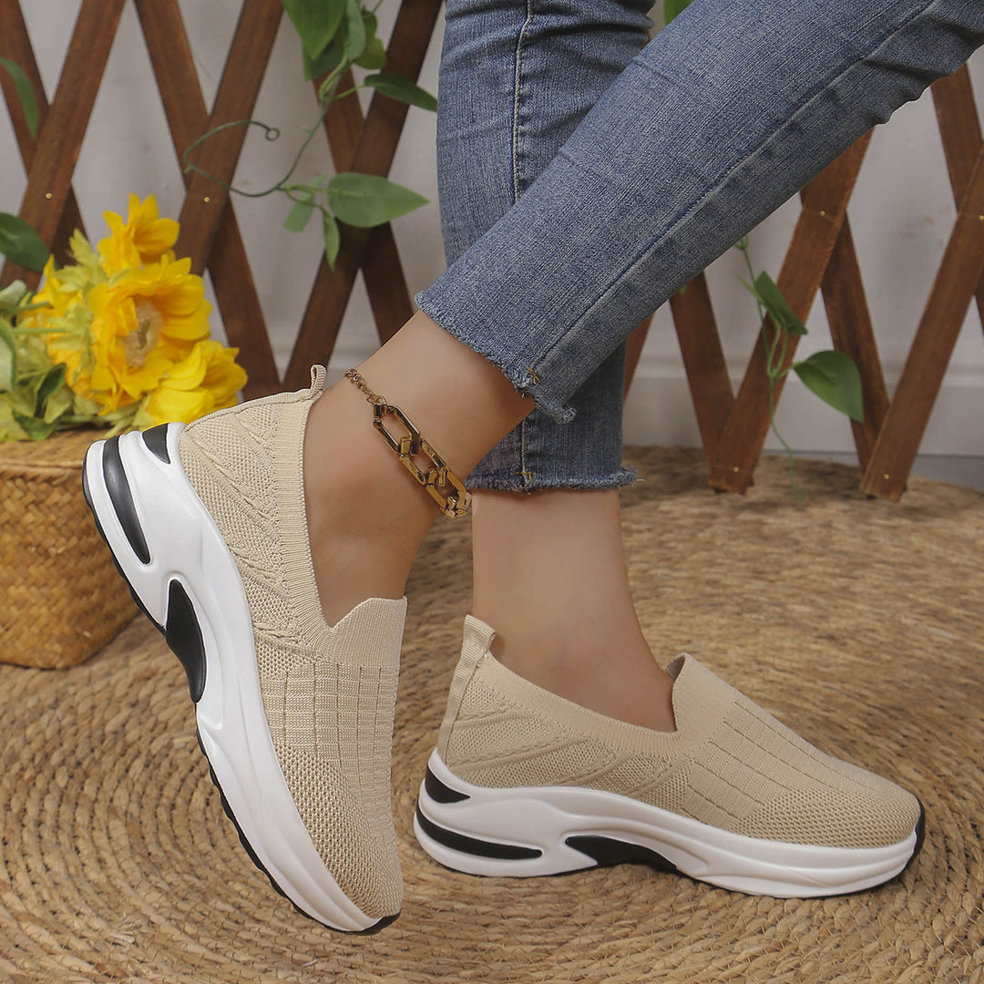 Damen Sneaker im modernen Slip-On Design mit luftiger Strickstruktur und komfortabler Dämpfung R&B