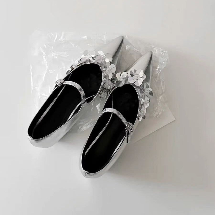 Damen Ballerina-Schuhe mit floralen Applikationen und elegantem Riemen