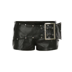 Damen Kunstleder-Shorts mit dekorativen Knopfdetails R&B