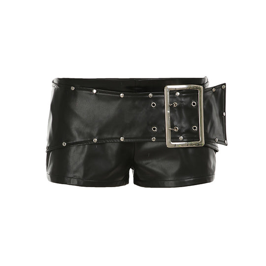 Damen Kunstleder-Shorts mit dekorativen Knopfdetails R&B