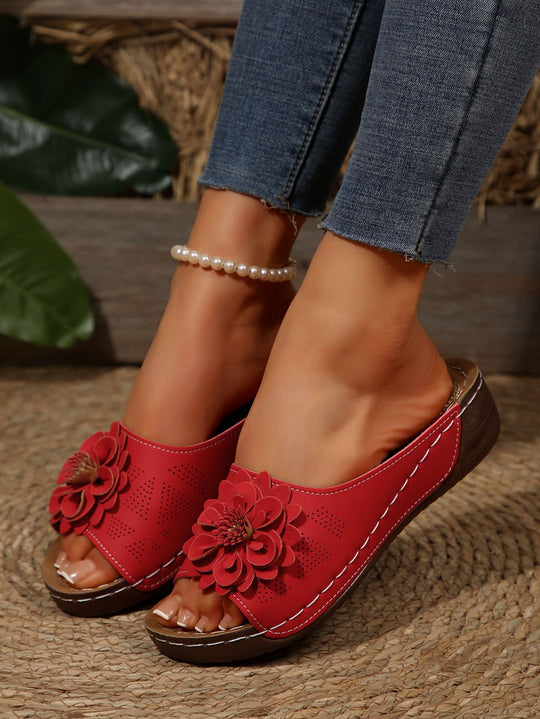 Damen Plateausandalen mit elegantem Blumenakzent und bequemer Fußbettung R&B