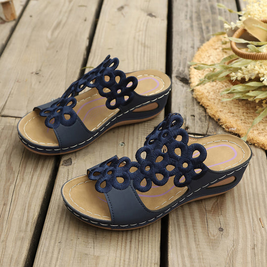 Damen Wedge-Sandalen mit floralem Riemendesign und komfortabler Fußbettgestaltung R&B