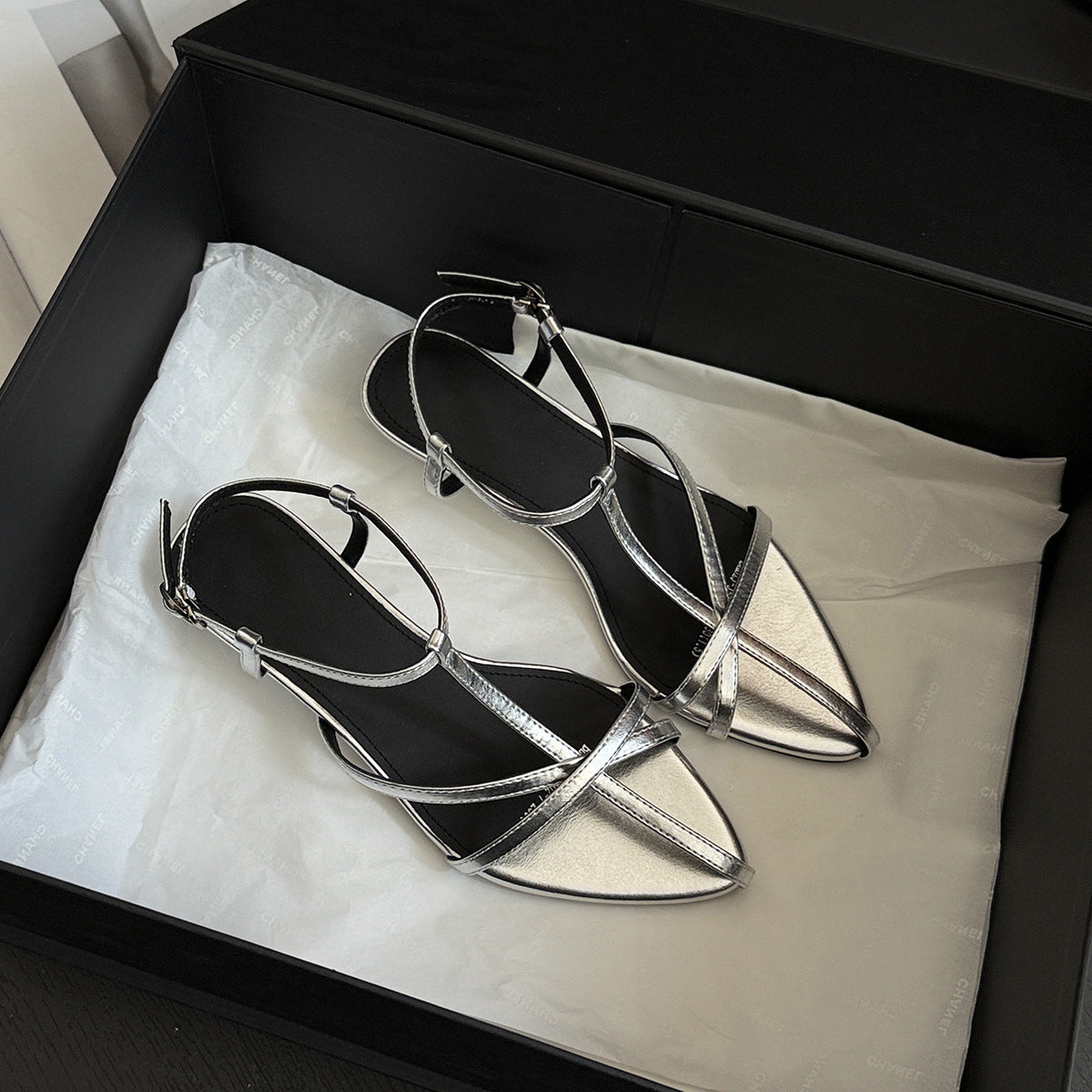 Damen elegante Badesandalen mit steigendem Absatz und schimmerndem Riemendesign R&B