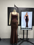 Damen Fließendes Maxi-Kleid mit asymmetrischem Schnitt und raffiniertem Drapé R&B