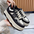 Damen Sneakers im sportlich-eleganten Design mit hoher Sohle