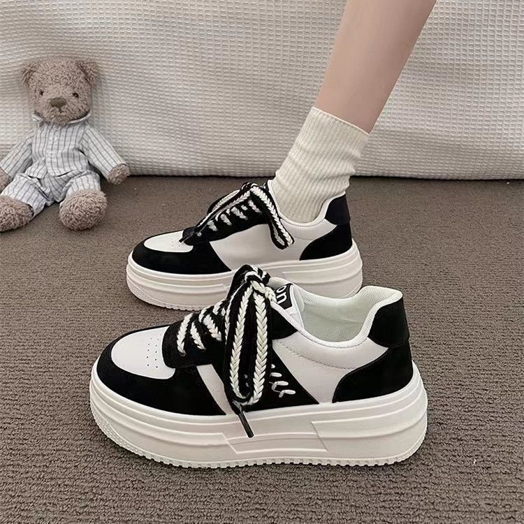 Damen Sportliche Plateausneaker mit kontrastierendem Obermaterial und innovativem Schnürsystem R&B