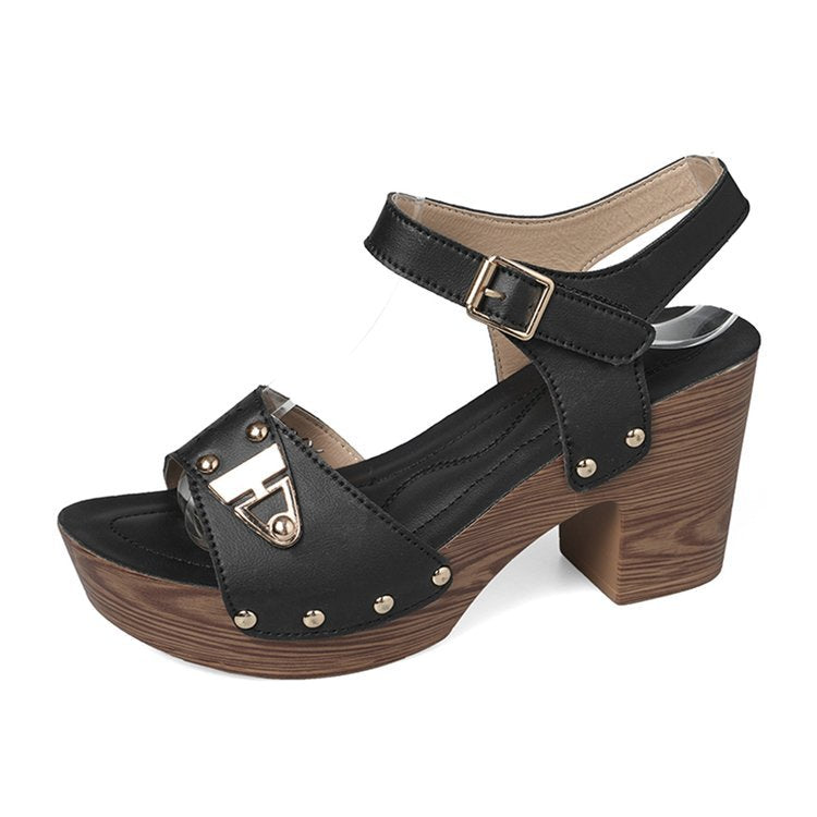 Damen Elegante Plateau-Sandaletten mit geschwungenem Riemendesign und modischen Nieten R&B