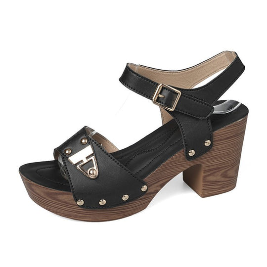 Damen Elegante Plateau-Sandaletten mit geschwungenem Riemendesign und modischen Nieten R&B