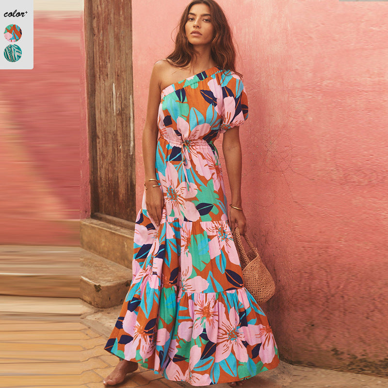 Damen Maxikleid mit asymmetrischem Schnitt und lR&Bhaftem Blattmuster R&B