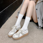 Damen Sneaker mit platziertem Materialmix und modischem Plateau