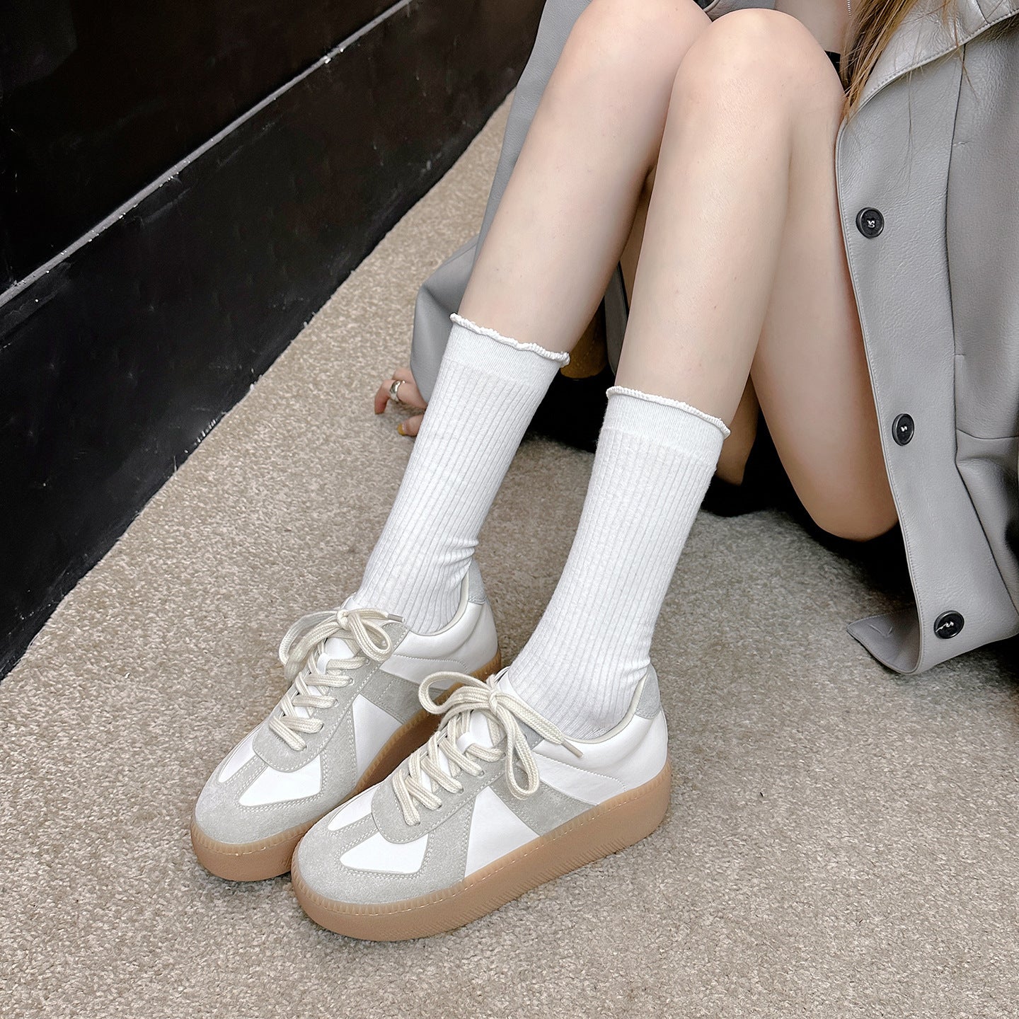Damen Sneaker mit platziertem Materialmix und modischem Plateau