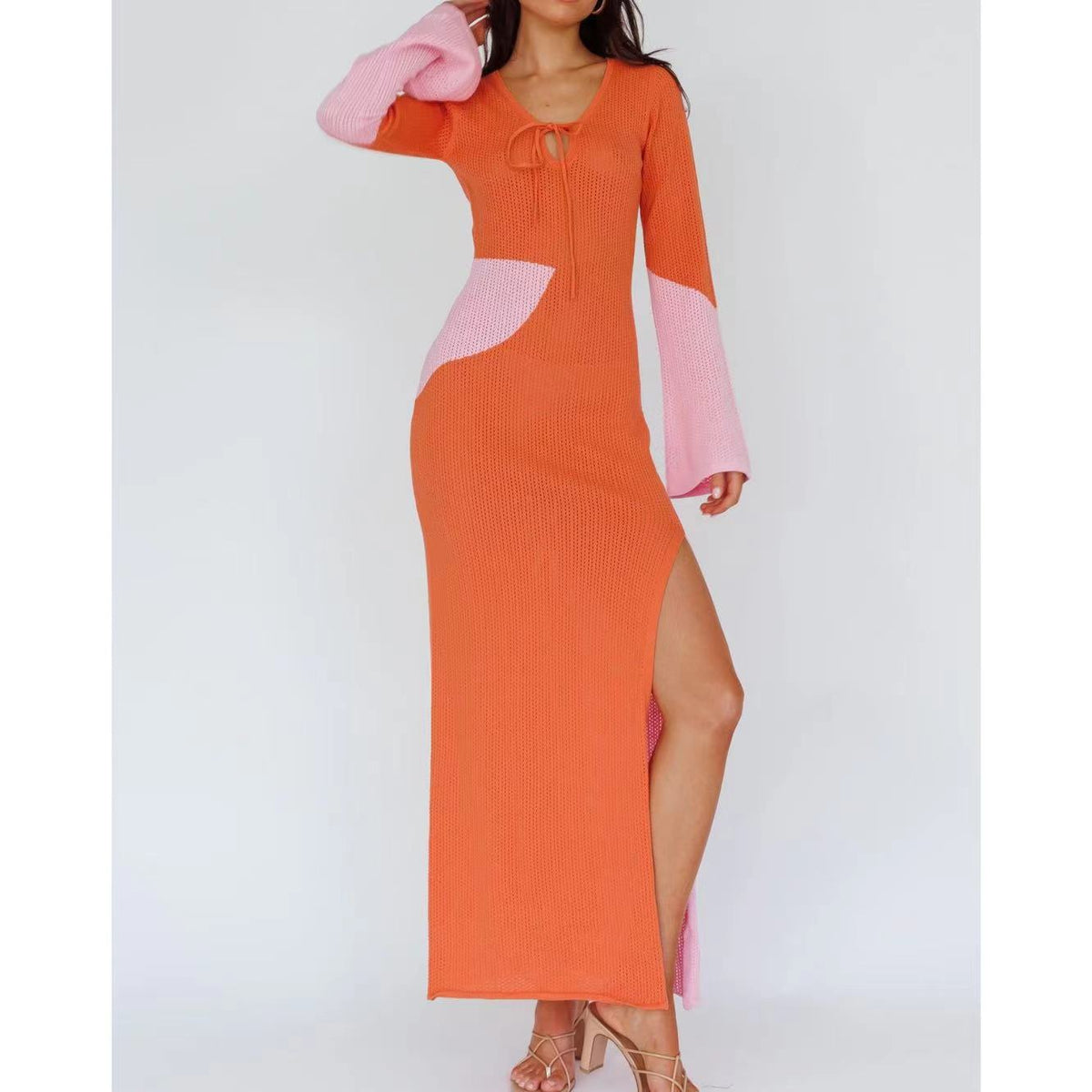 Damen elegantes Strick-Maxikleid mit innovativem Cut-Out-Design und weitem Schlitz R&B