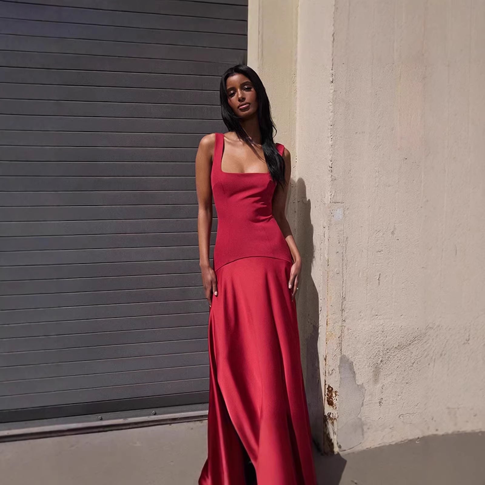 Damen Elegantes Maxikleid mit A-Linien-Silhouette und schmalen Trägern R&B