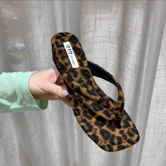 Damen komfortable Pantolette mit modischem Punktdesign R&B